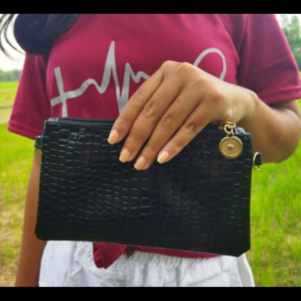 New Black & Gold Vegan Leather Croc Embossed Crossbody Bag - Picture 13 of 16